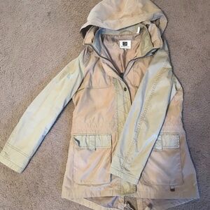 Lightweight jacket w/hideaway hood